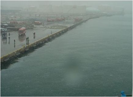 雪の仙台港